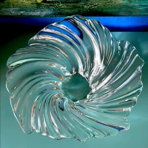 Mikasa Belle Epoque Swirl Wave Clear Crystal Fancy Center Piece Bowl Dish 8in
